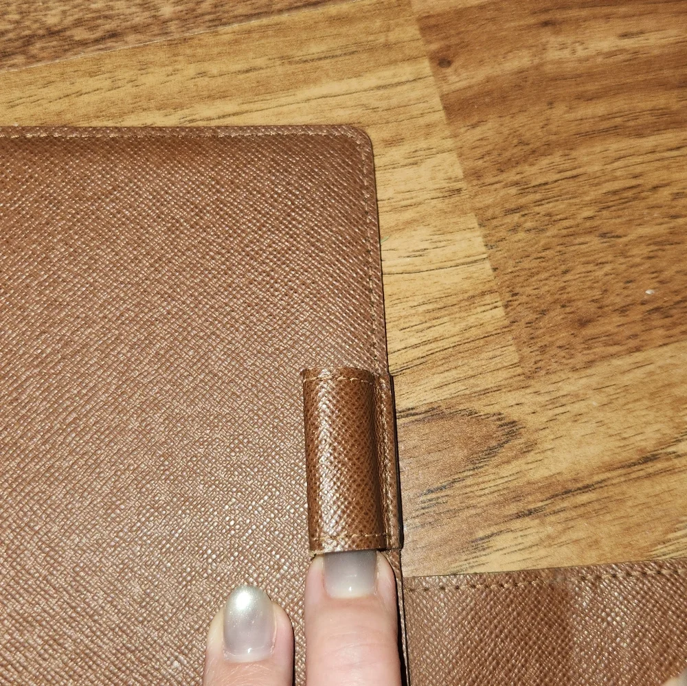 Louis Vuitton GM Monogram Ring Agenda - Picture 14 of 16
